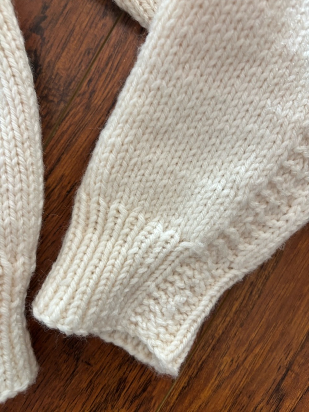Vintage 1950’s hand knit Cable Knit Irish wool Cream Cardigan sweater size S - Picture 5 of 15